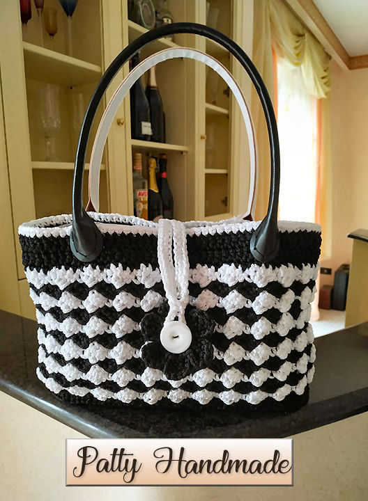 Borsa bicolore, in cordino bianco e nero, ad uncinetto ⋆ Patty Handmade