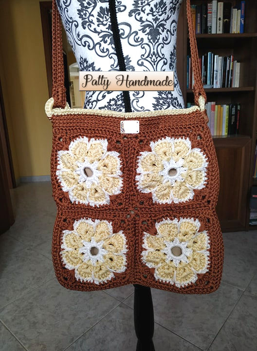 Borsa a tracolla ad uncinetto con tecnica Granny Square