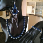 Set collana, bracciale ed orecchini ad uncinetto con perline