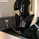 Set pochette donna  con gioielli tessili abbinati in color argento