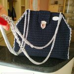 Borsa simil "Falabella" realizzata ad uncinetto in cordino blu notte