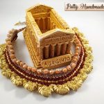 Collier realizzato ad uncinetto con un mix di filati gioiello e mezzi cristalli