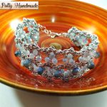 Bracciale a fascia realizzato ad uncinetto