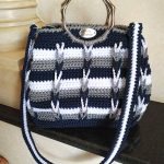 Borsa multicolor realizzata ad uncinetto