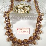 Collana realizzata con filati gioiello e mezzi cristalli