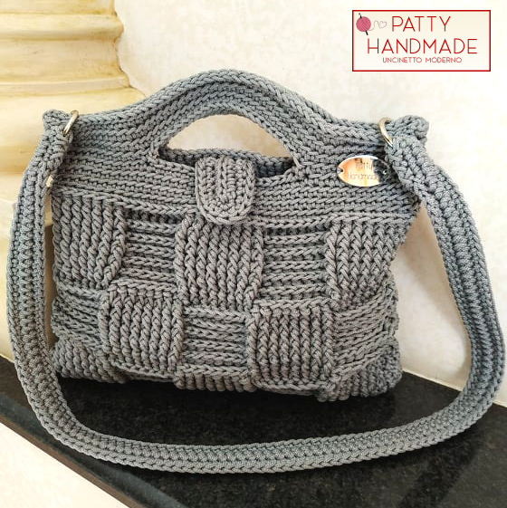 Borsa realizzata interamente a mano ad uncinetto color grigio perla Patty Handmade