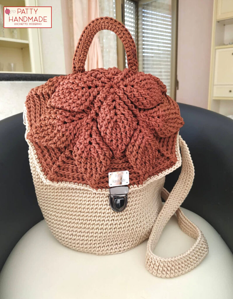 Borsa uncinetto con patella con foglie in rilievo ⋆ Patty Handmade