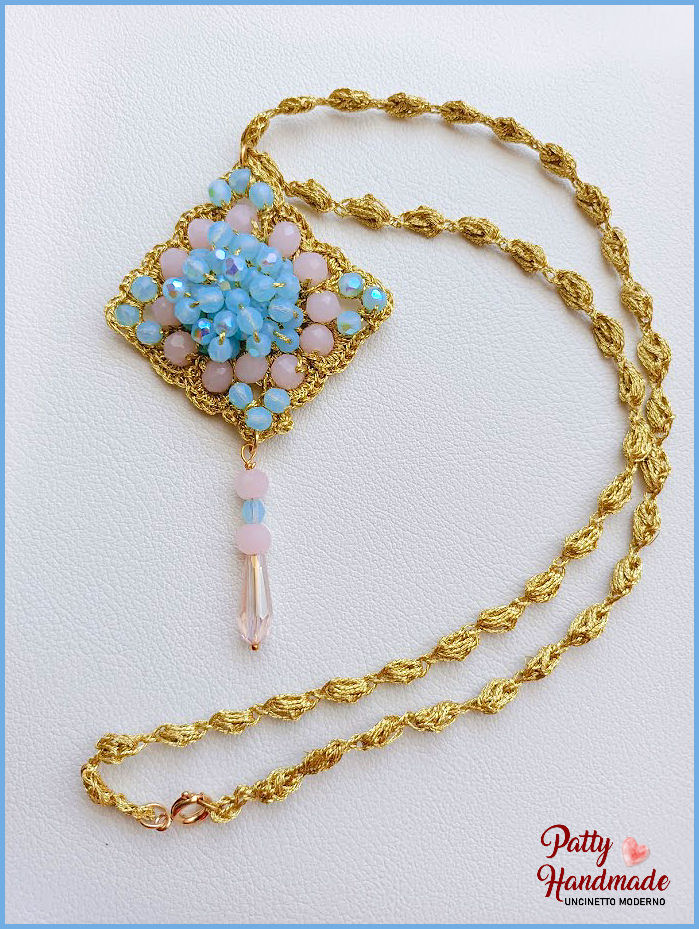 Collana “VEGA” realizzata ad uncinetto