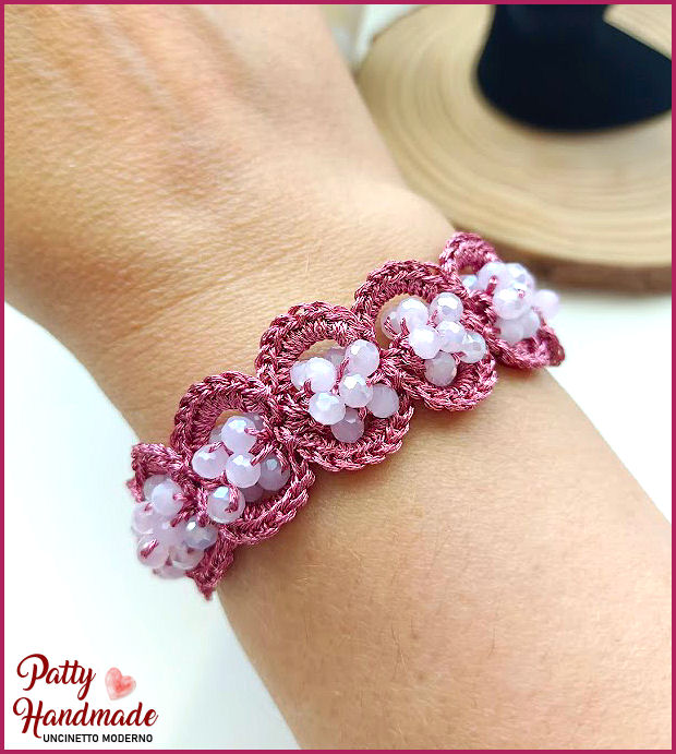 Bracciale realizzato a mano ad uncinetto in filato gioiello colorato